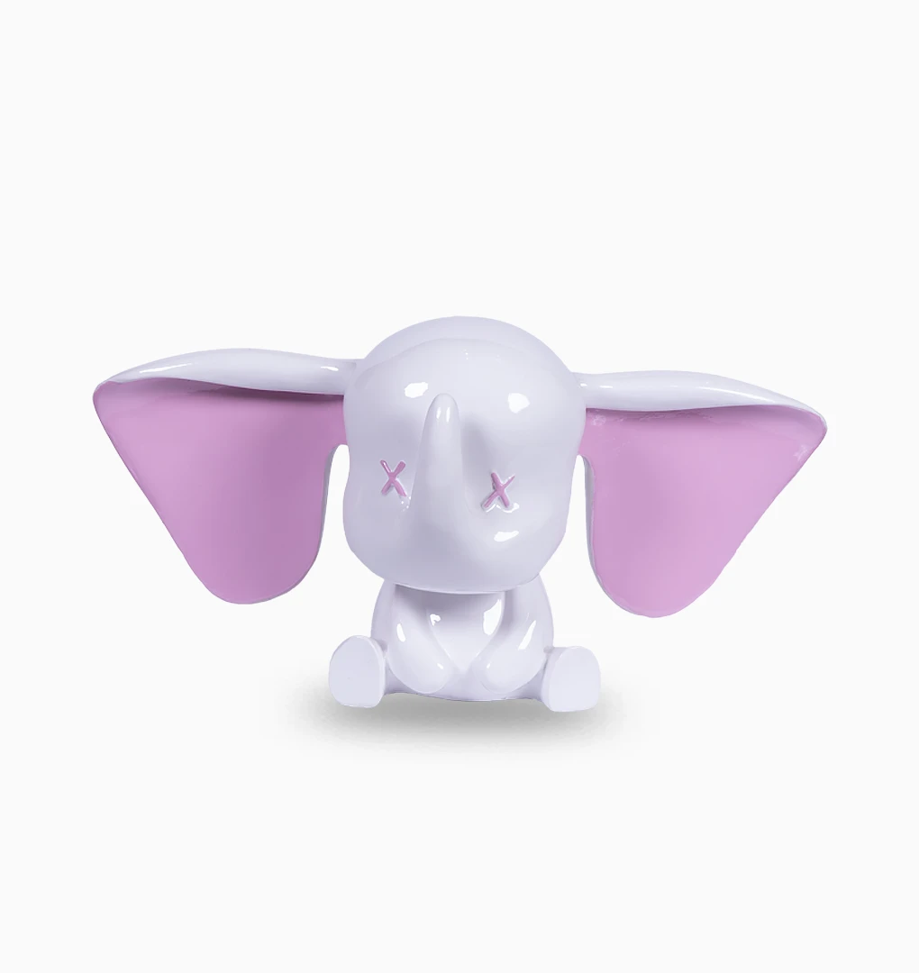 مجسمه دامبو نشسته